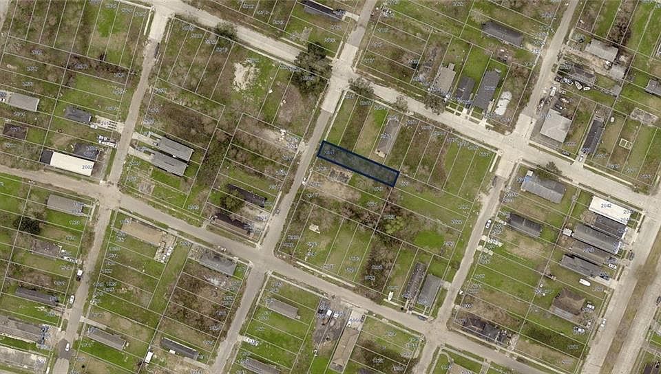 2nd image of 2027 Benton St