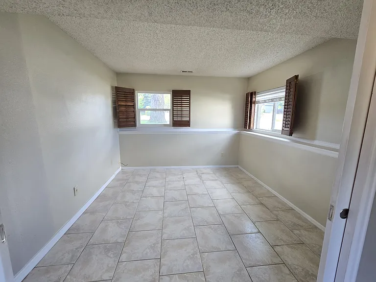 6526 Charter Dr — Photo 14