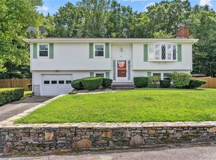 41 Hollow Cir, West Warwick, RI 02893