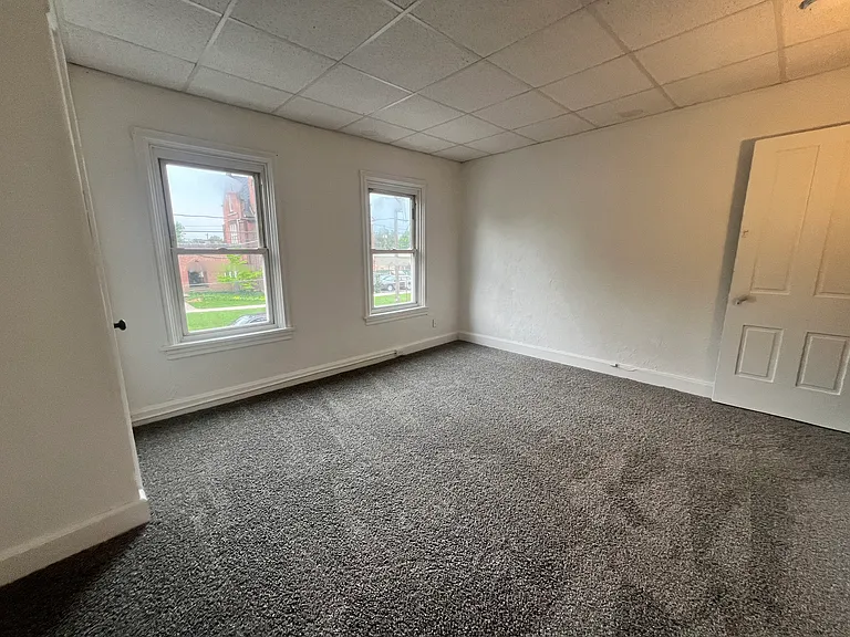 139 E Pomfret St — Photo 12