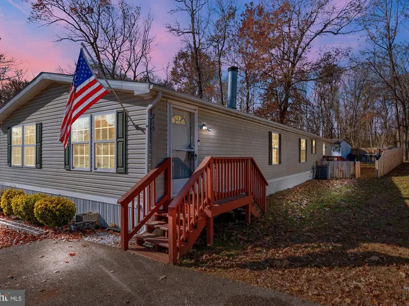 215 Jaguar Dr, Lothian, MD 20711