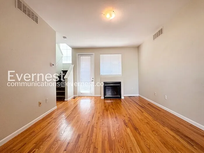 2 bed, 2.5 bath, 1277 sqft, $2,597 — Photo 2