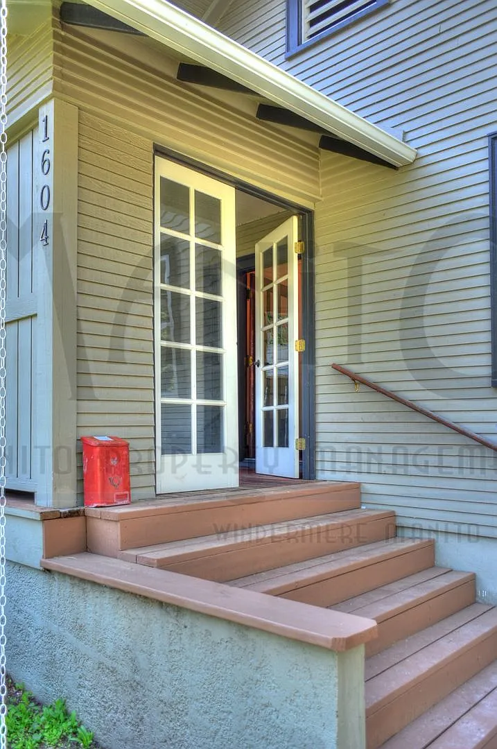 Bungalow in the Heart of the Perry District — Photo 4