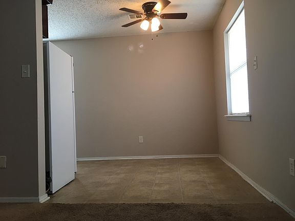 4th image of 304 Vicksburg Cir APT B