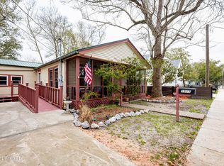 1513 Porter Ave, Ocean Springs, MS 39564