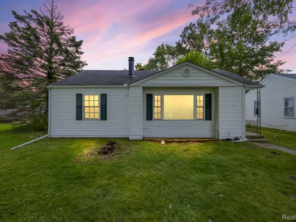 3105 S Grove Dr, Monroe, MI 48162