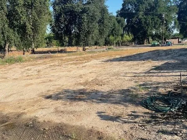 2998 Fairway Ave #2, Kingsburg, CA 93631
