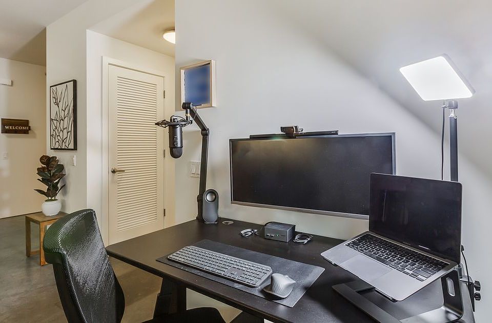 1st image of 18 10th St APT 935