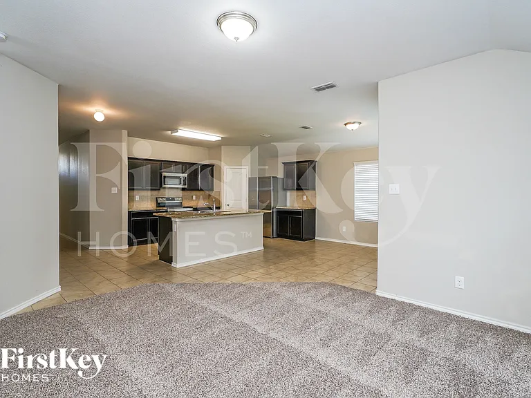 303 Preakness Ln — Photo 4