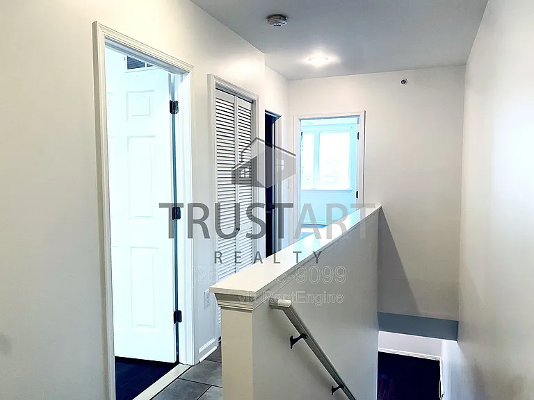 1816 N Front St #B — Photo 13