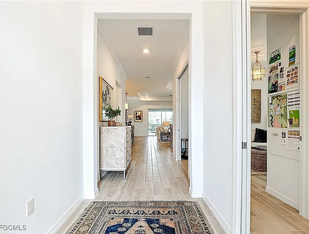 3 bed, 3.0 bath, 2247 sqft, $10,000 — Photo 2