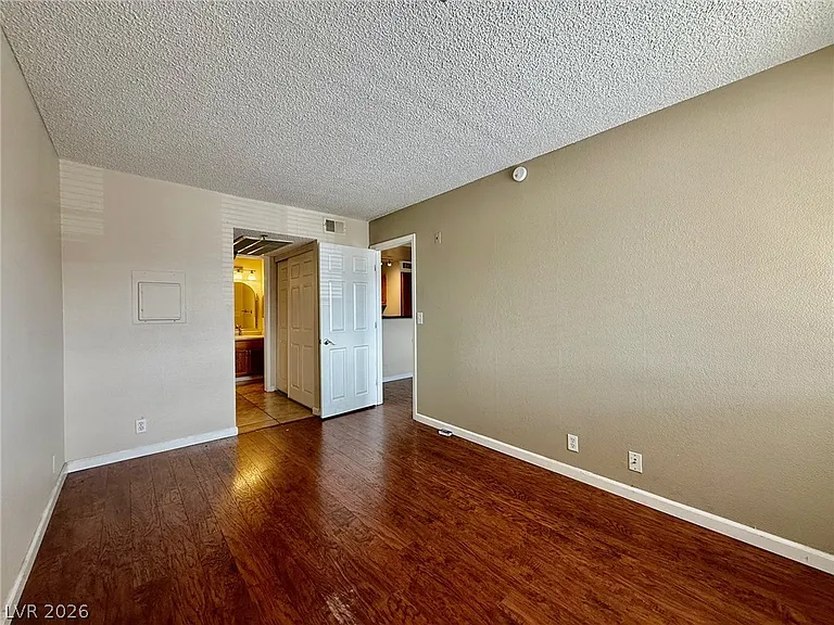 1381 E University Ave #305 — Photo 6