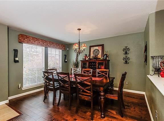 4th image of 221 Birdbrook Dr