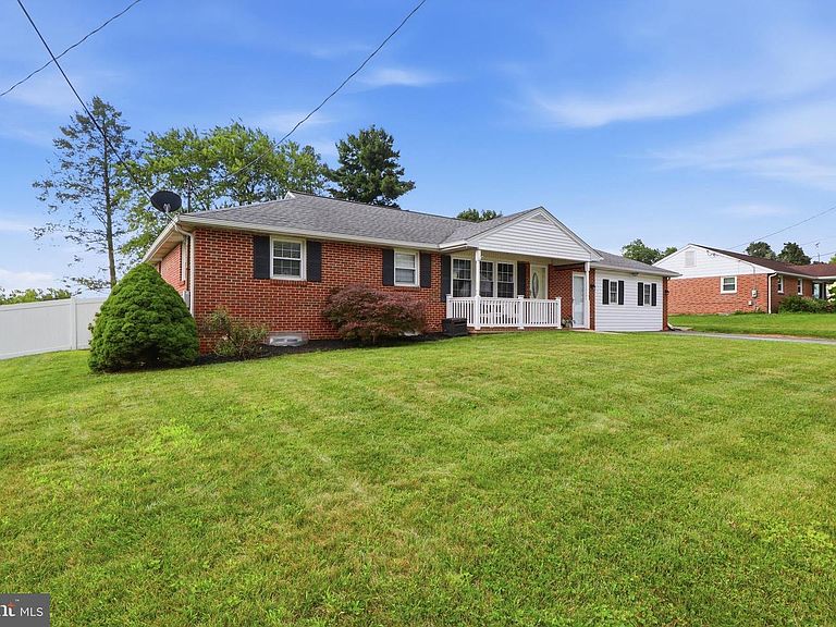 Listing photo 3
