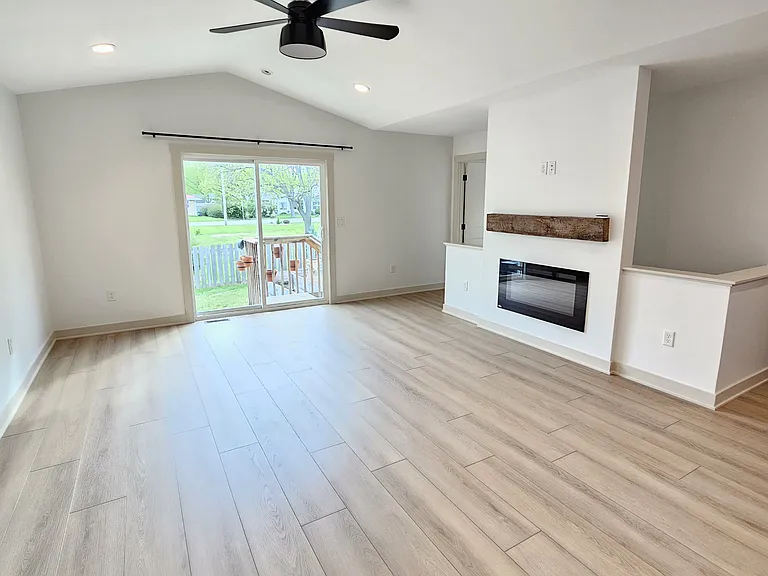 210 E Broadway St — Photo 2