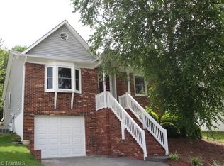 905 Woodland Trace Ct, Winston Salem, NC 27104