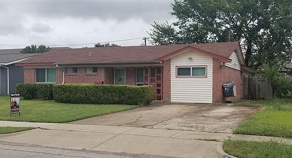 3rd image of 916 W Grubb Dr