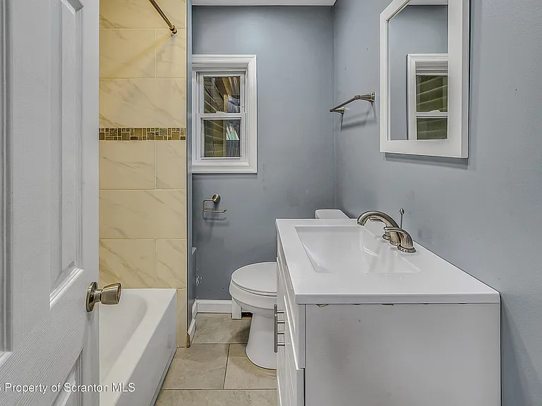 664 Laurel Dr #FRONT — Photo 19