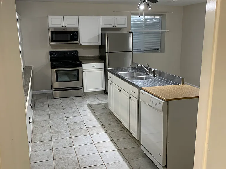 402 Main St #3 — Photo 3