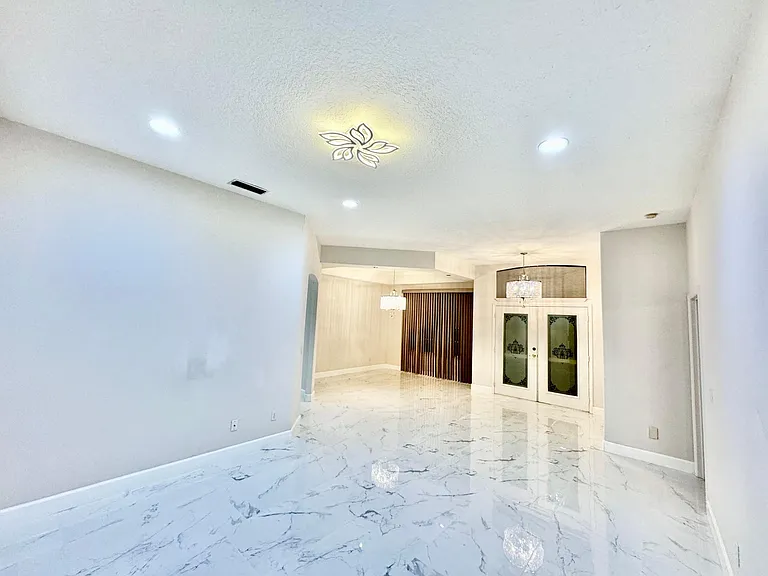 6281 Paradise Island Ct — Photo 14