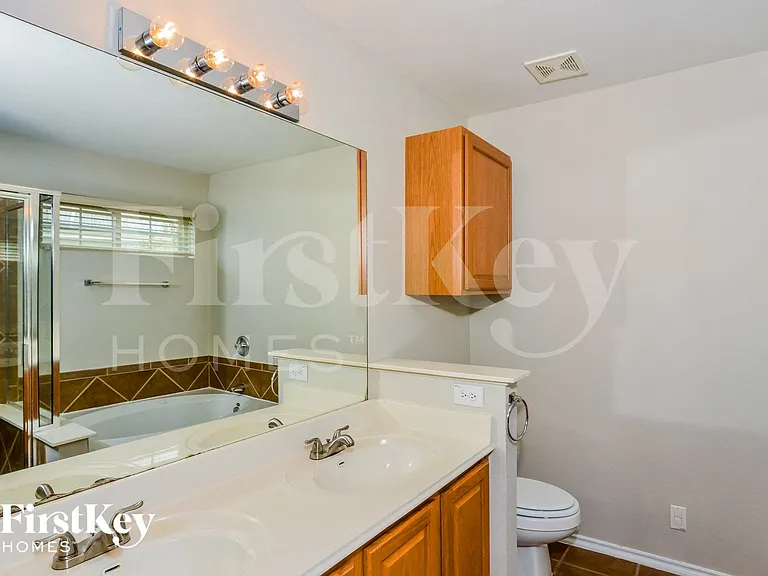 13701 Laramie Hl — Photo 8