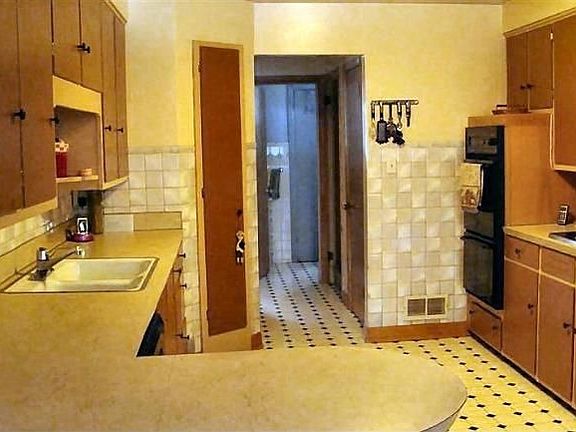 5th image of 382 W Washington Ave #388
