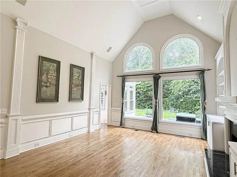 530 Rippling Water Ln — Photo 3