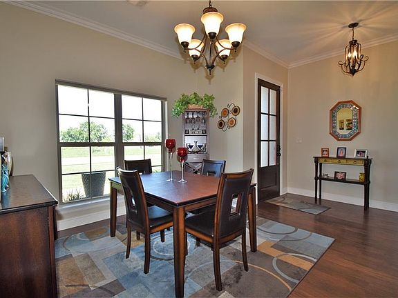 4th image of 5217 Bluebird Ln