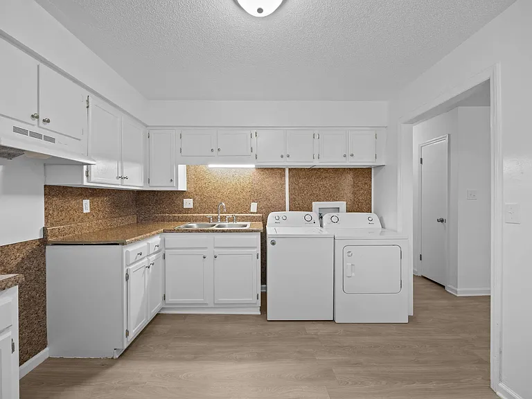 1011 Camden Ave — Photo 23