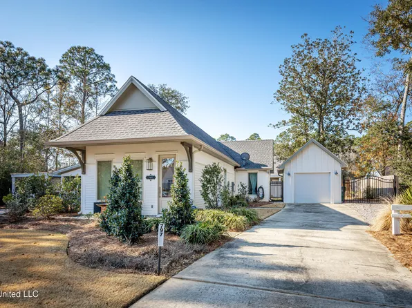 797 Peach St, Ocean Springs, MS 39564