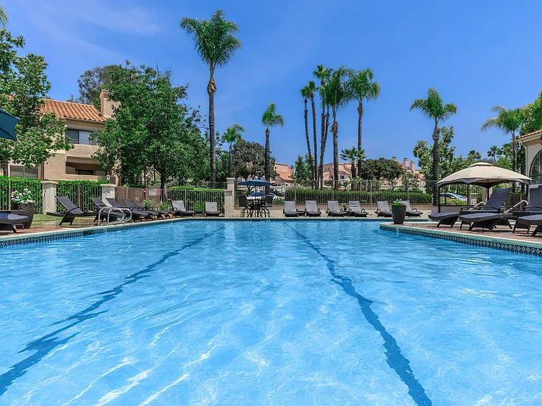 Rancho Hillside Apartments — Photo 2