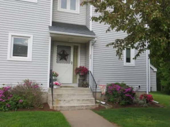 24 Oak Ridge Dr, Windsor Locks, CT 06096