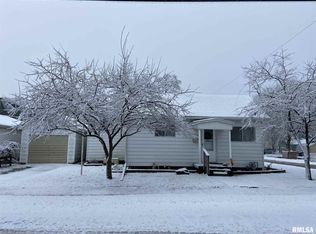 135 N 6th Ave, Canton, IL 61520