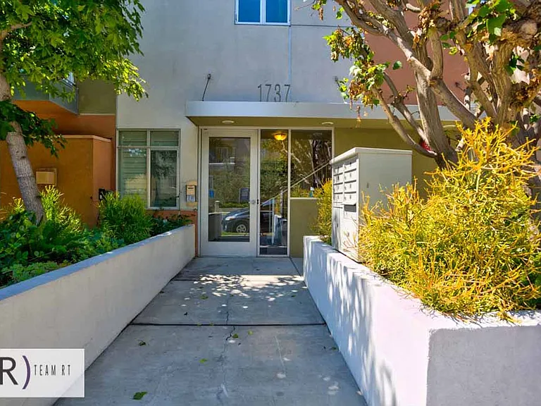 1737 Colby Ave #201 — Photo 27