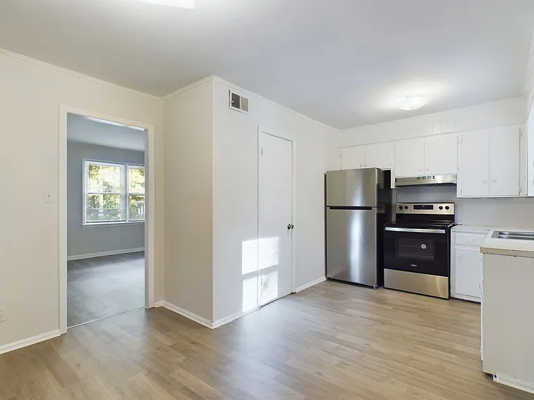 614 Eastview Ct #D — Photo 12