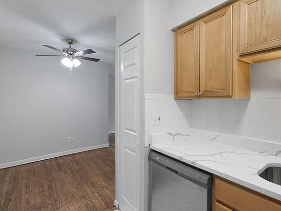 4th image of 6758 N Sheridan Rd APT 331