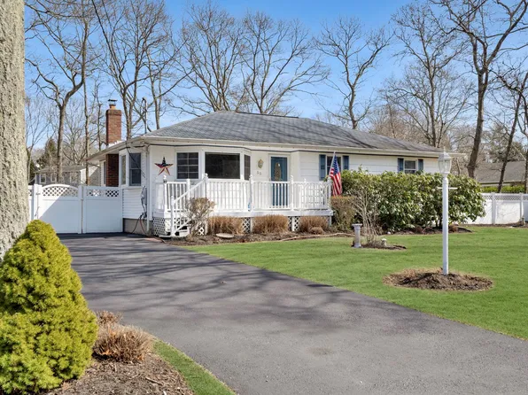 55 Locust Avenue, East Moriches, NY 11940