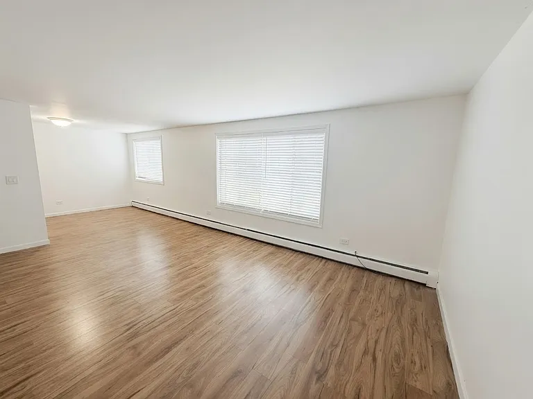 5686 N Elston Ave — Photo 4