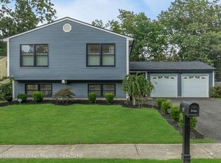 13 James Hollow Ct, Howell, NJ 07731