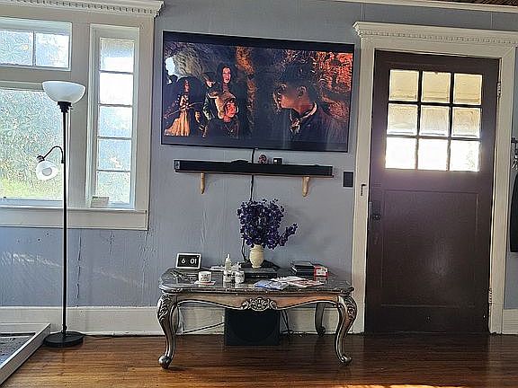Livingroom- Dentil Molding