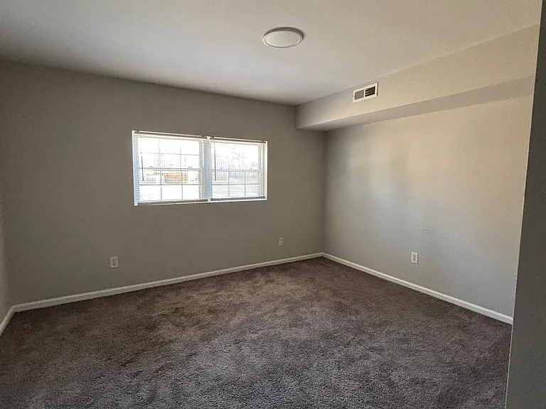 Georgetowne Apartments — Photo 11