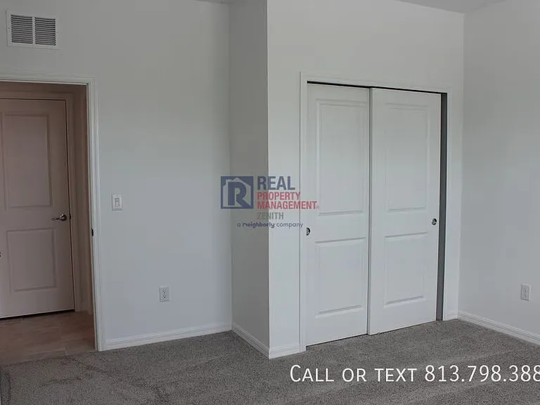 3911 N Maryland Ave — Photo 8