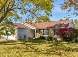 218 Maple Point Dr, Saint Charles, MO