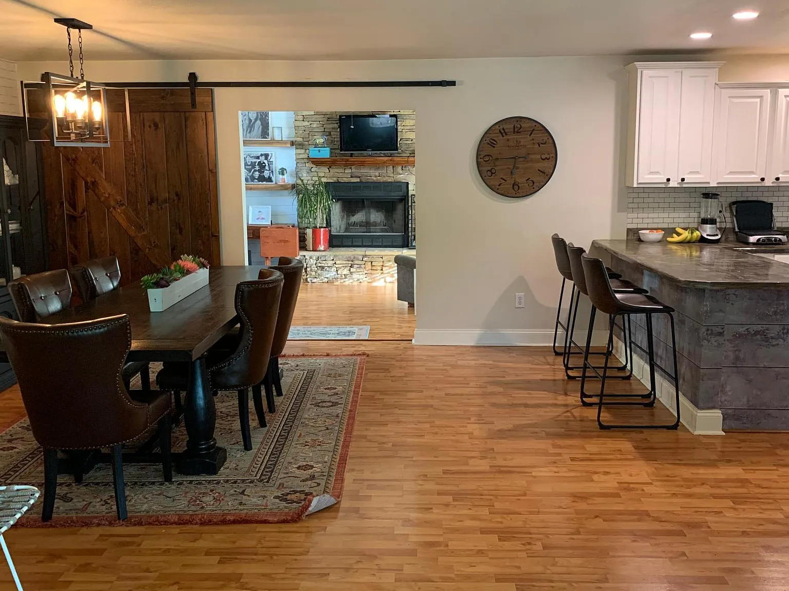 4 bed, 1997 sqft, $2,900 — Photo 2