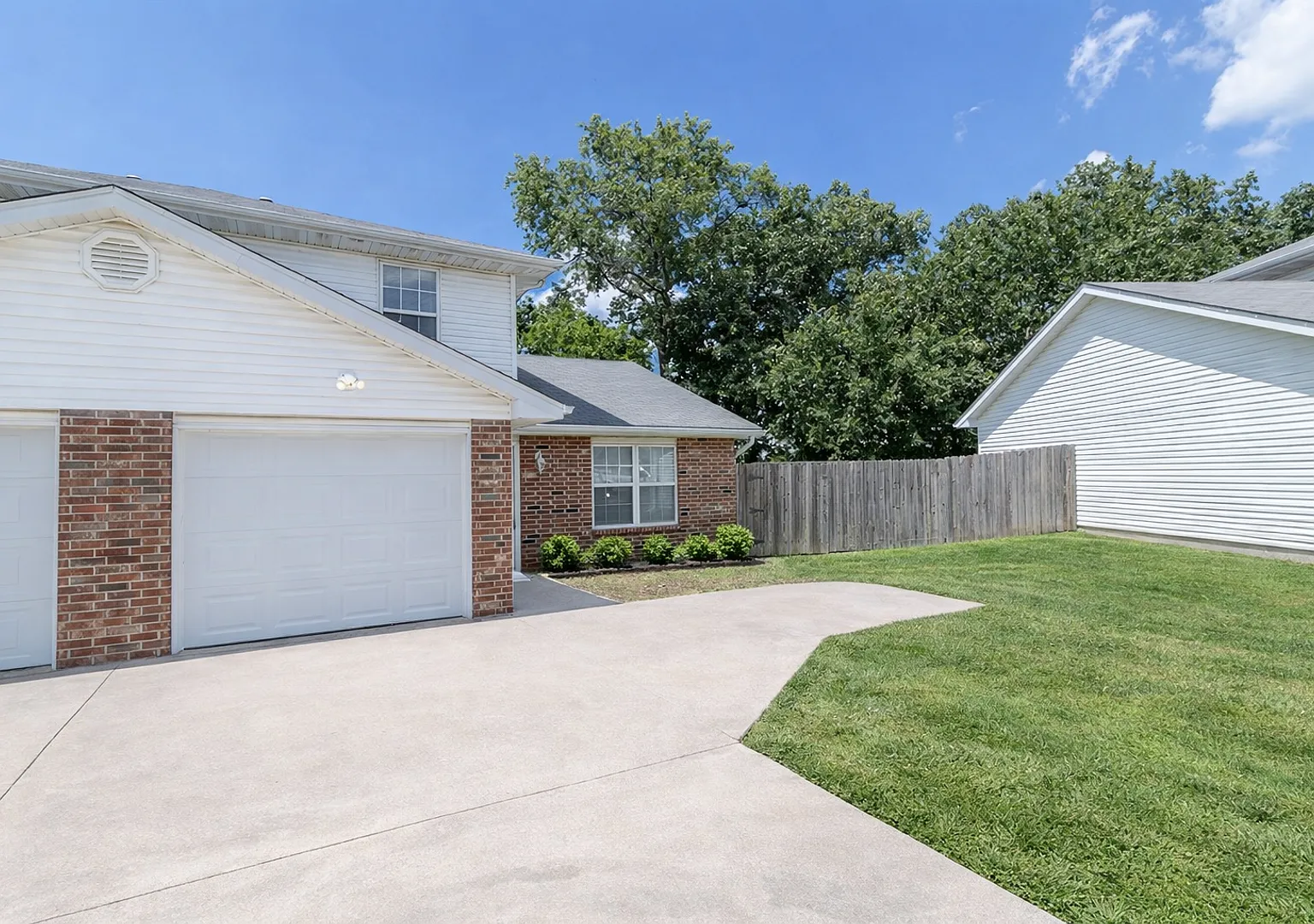 3 Bedroom Duplex! — Photo 1