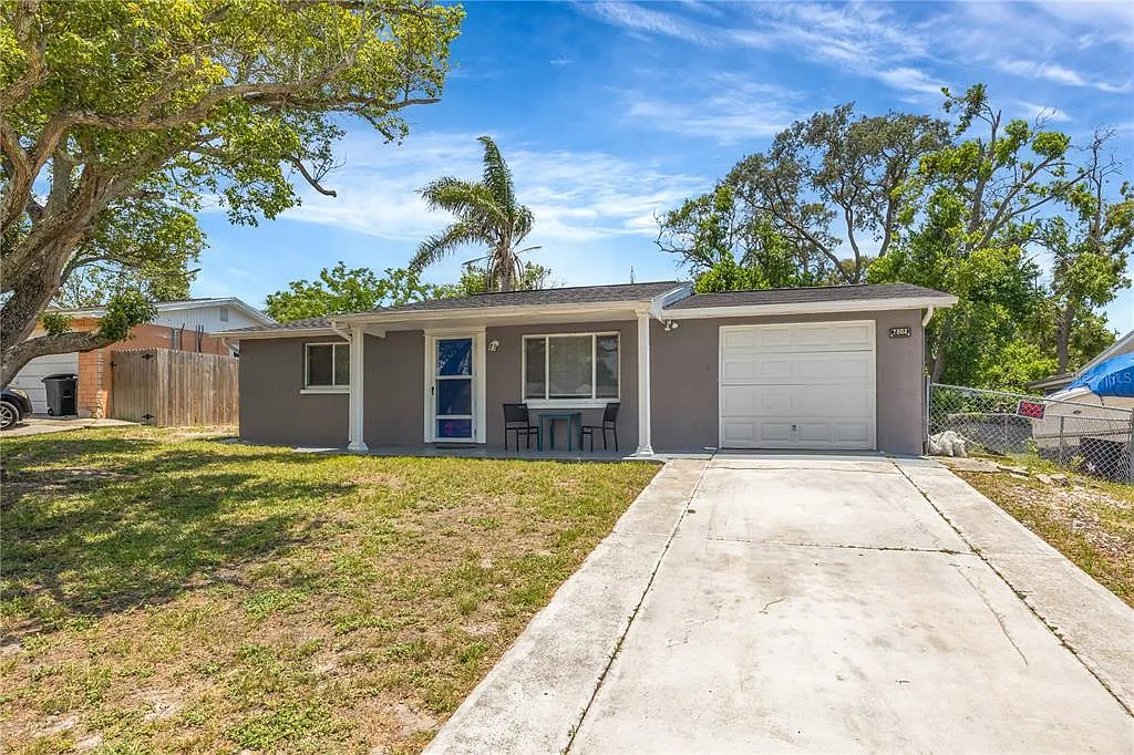 3 bed, 1.0 bath, 912 sqft, $2,000 — Photo 2