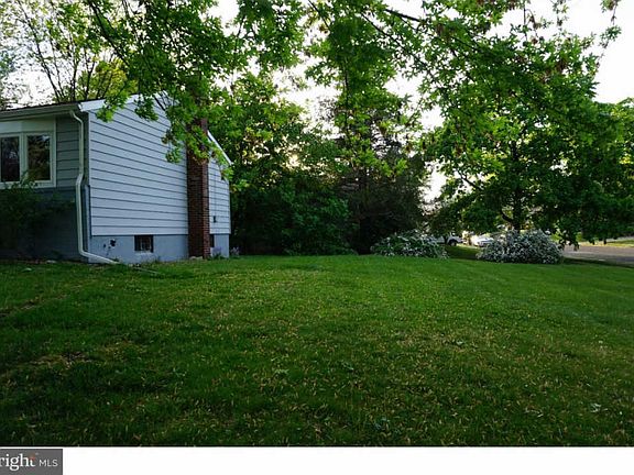 2nd image of 2 Plymouth Ct