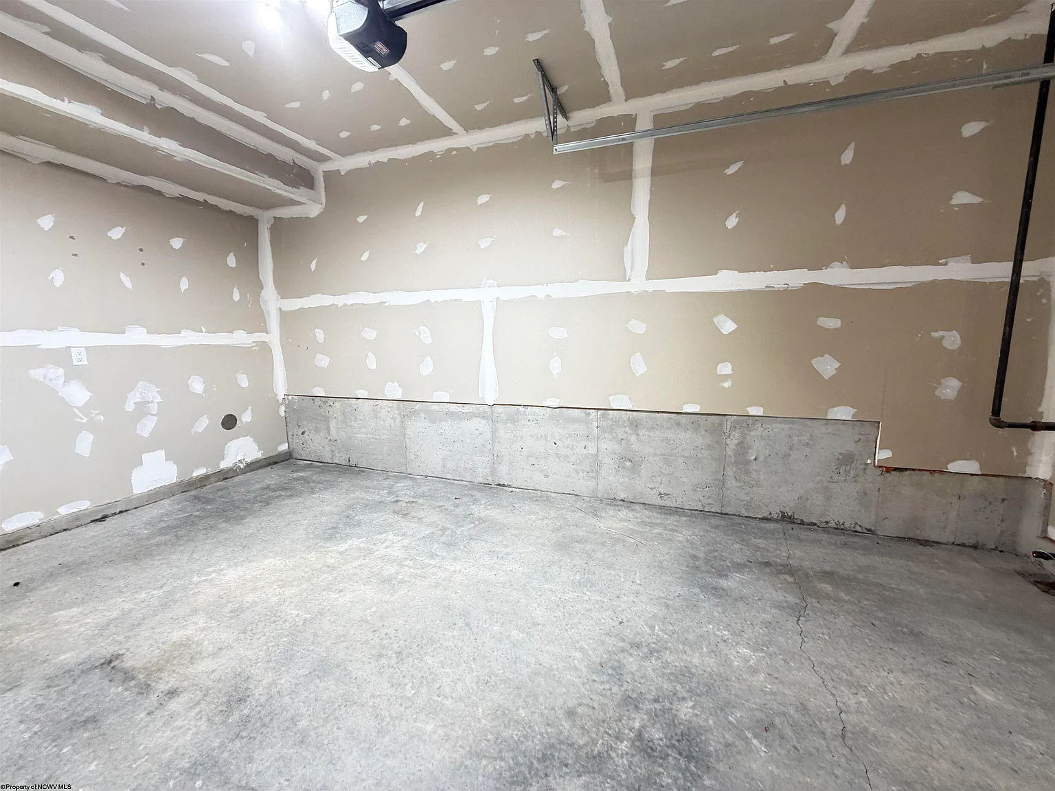 3 bed, 2.5 bath, $2,500 — Photo 3