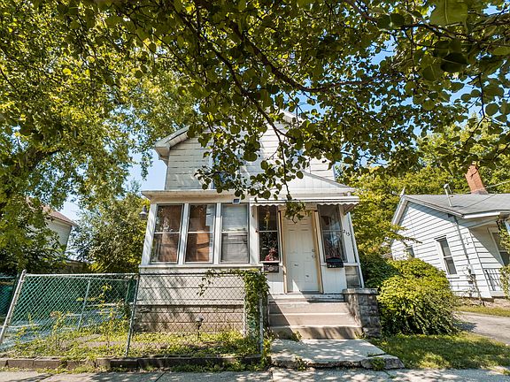 2nd image of 213 Parks Ave