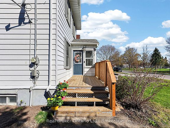 3rd image of 438 Russell St